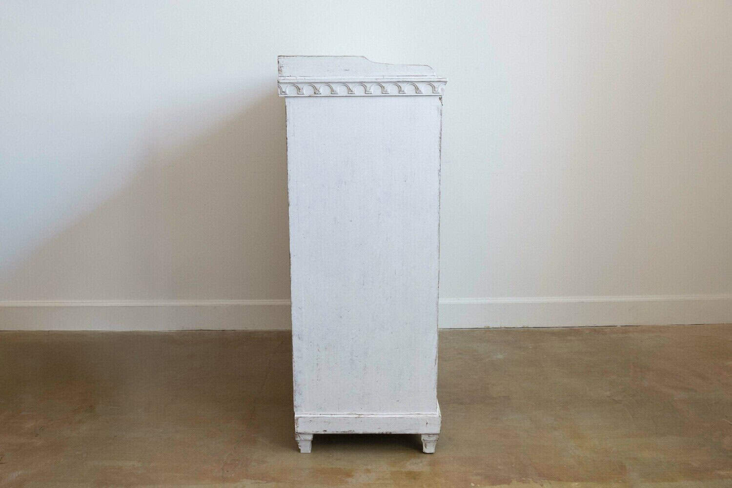 Swedish 1810s Gustavian Period Painted Sideboard with Carved Diamond Motifs - JAA