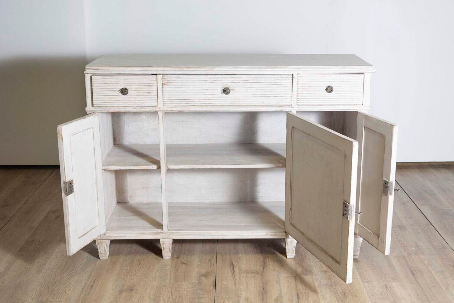 1850s Swedish Painted Sideboard From Dalarna with Carved Reeded Motifs - JAA