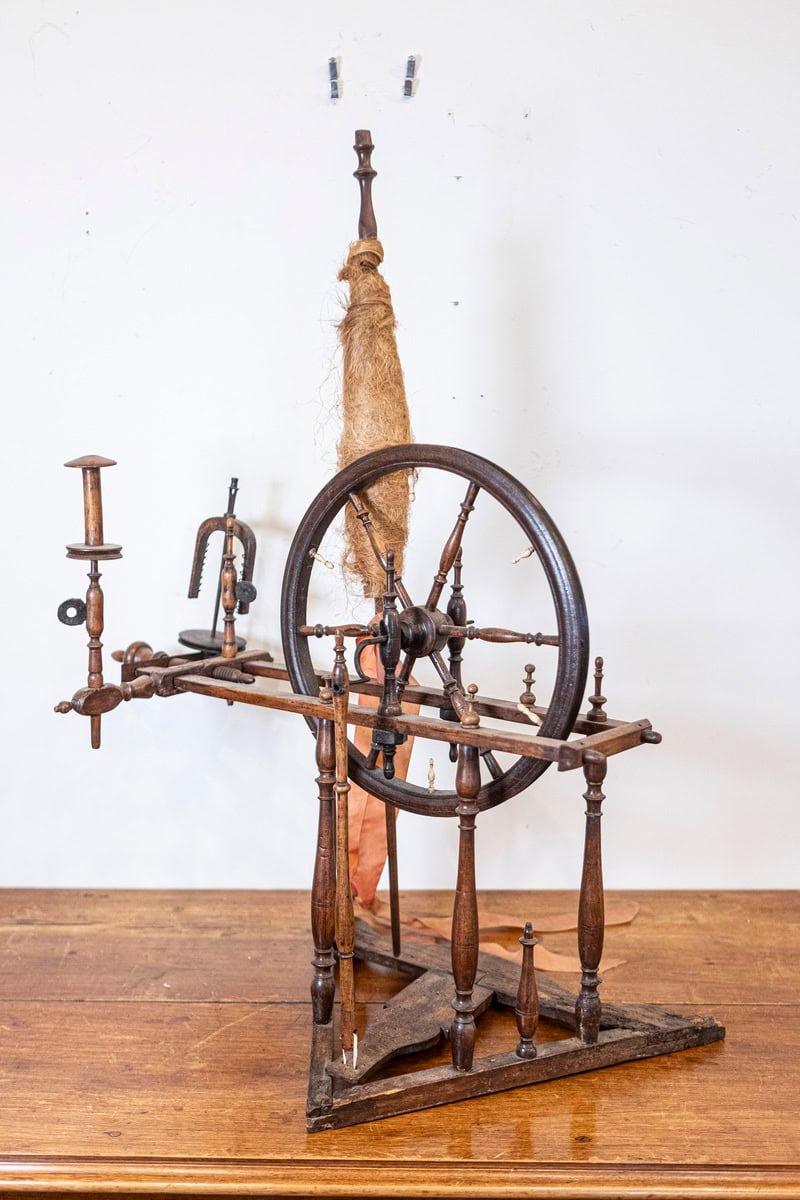 Rustic French Spinning Wheel with Original Parts from the 18th Century - JAA