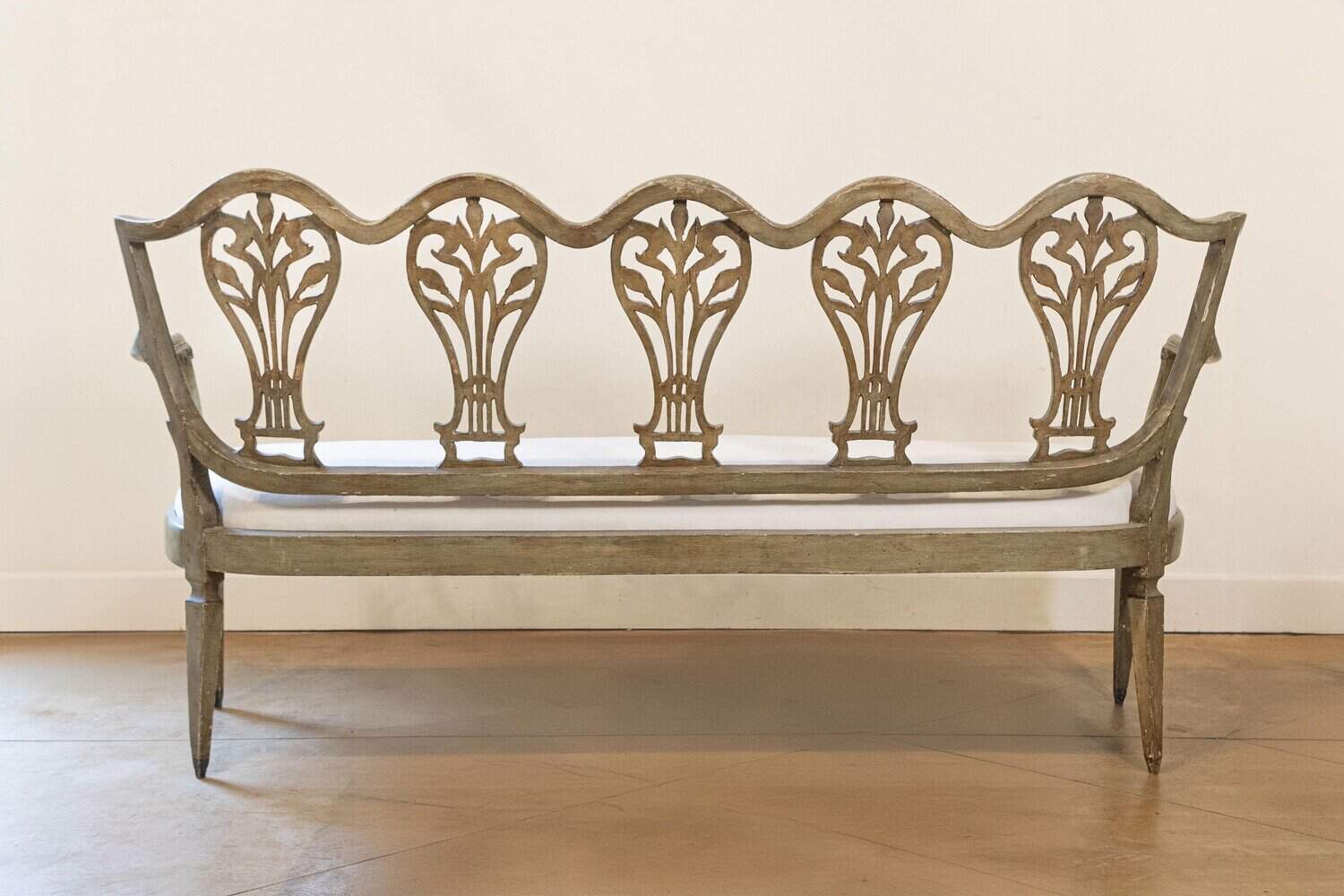 40% OFF at Checkout. Venetian Late 18th Century Painted and Gilt Sofa with Floral and Lyre Motifs - JAA