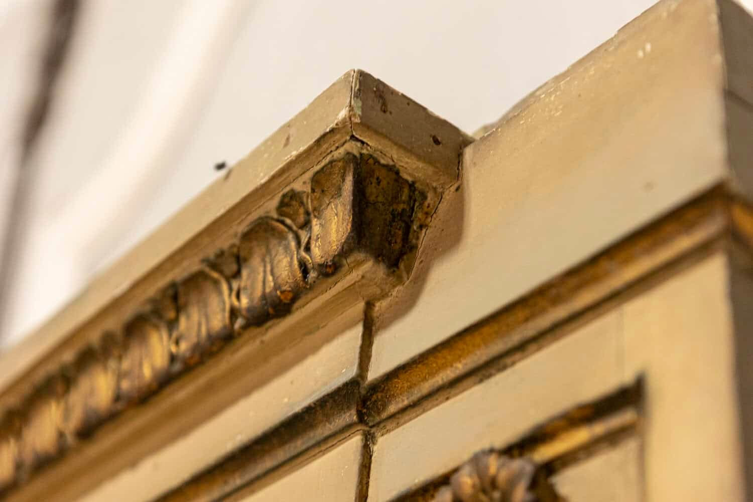 French Empire Style Beige Painted Trumeau Mirror with Carved Gilt Décor - JAA