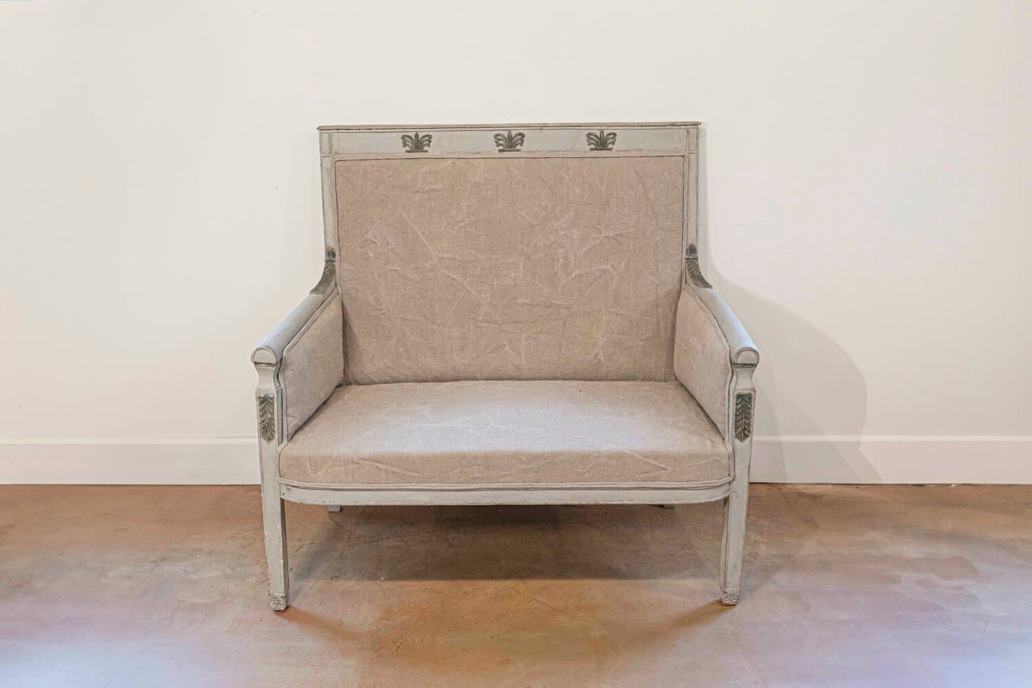 French Empire Style 19th Century Painted Wood Marquise with Carved Palmettes - JAA