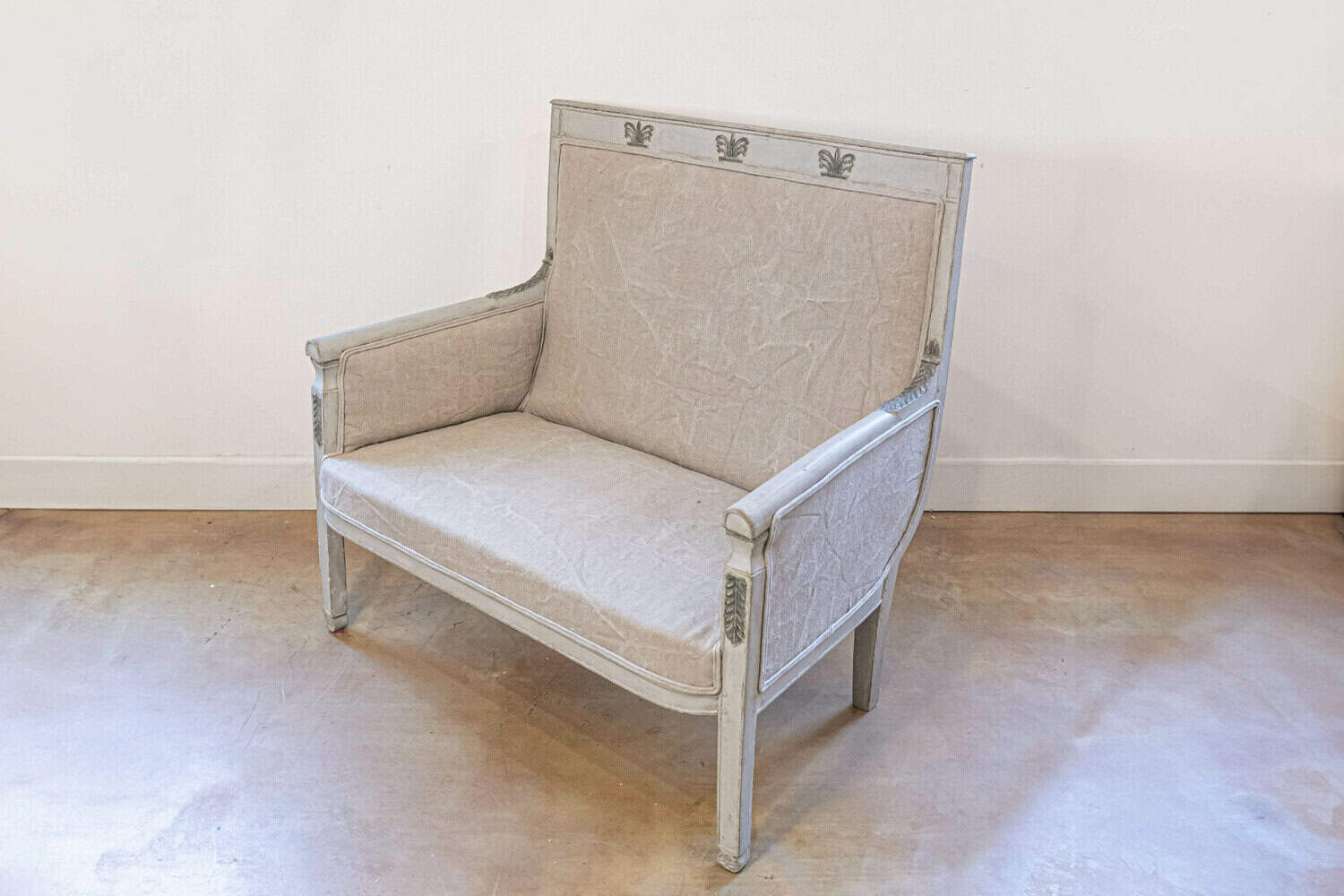 French Empire Style 19th Century Painted Wood Marquise with Carved Palmettes - JAA