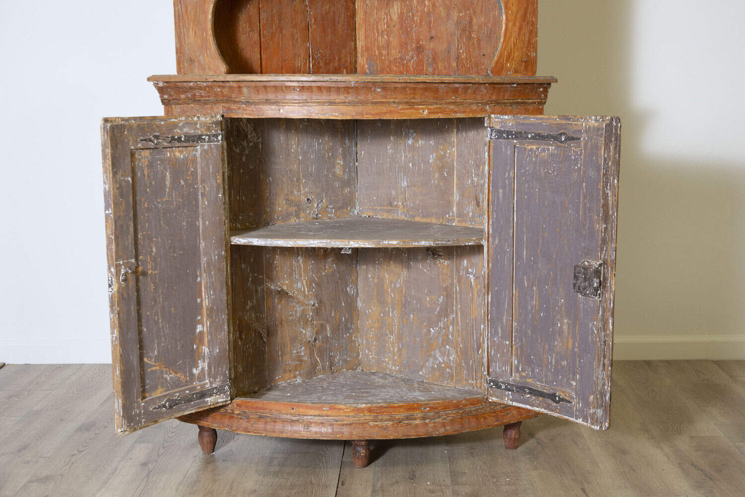 19th Century Swedish Corner Cabinet Circa 1830 - JAA