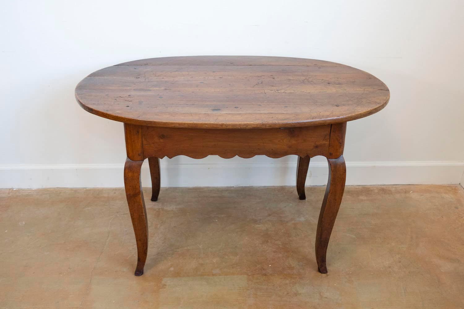 French 1830s Louis XV Style Center Table with Cabriole Legs and Carved Apron - JAA