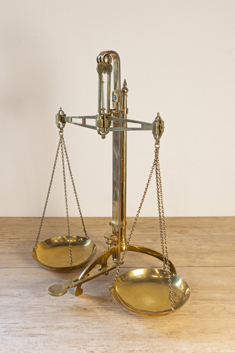 English Brass Bankers Balance Scale from the 19th Century with Circular Pans - JAA