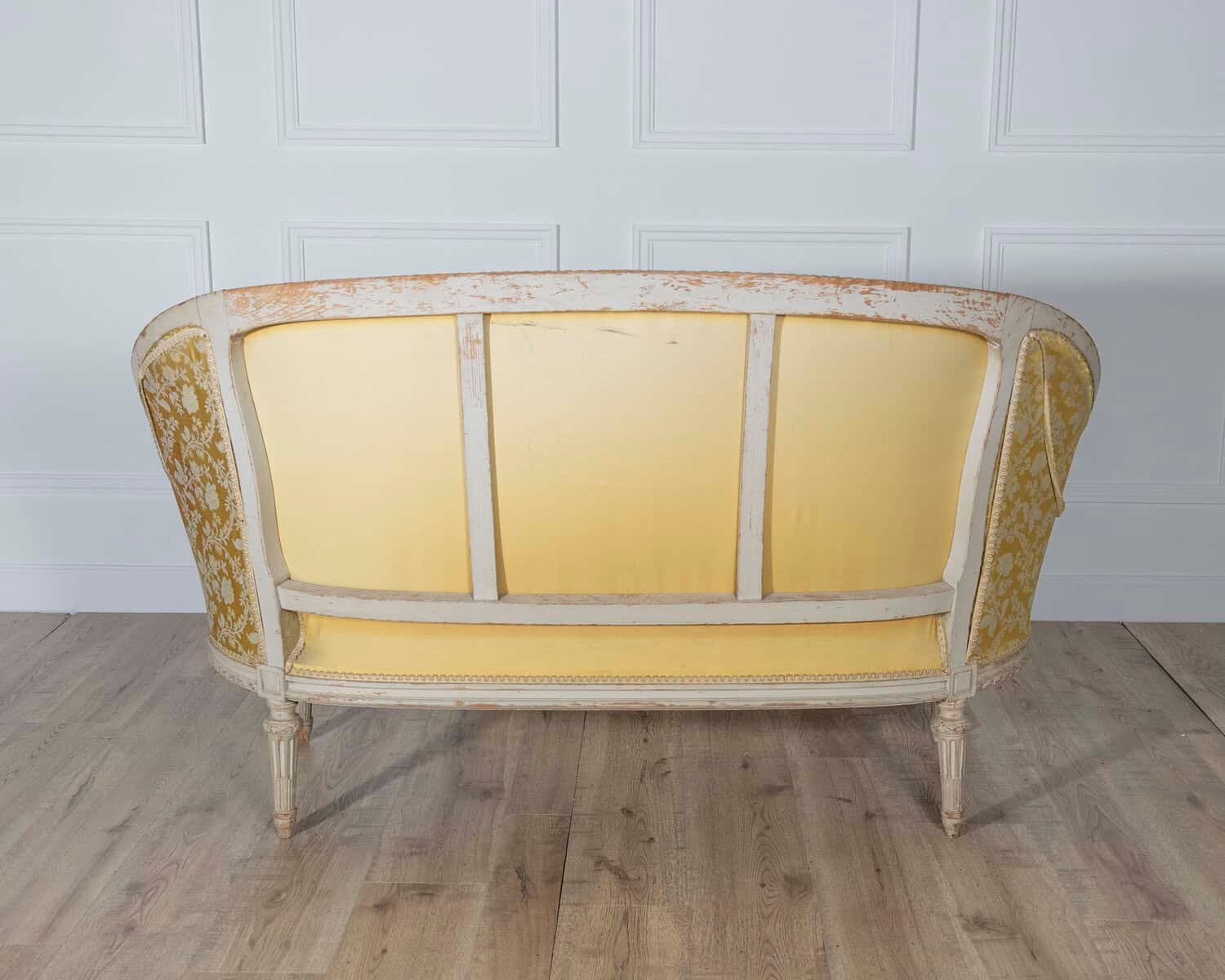 French Louis XVI Style Painted Canapé with Yellow Damask Upholstery, 20th Century - JAA