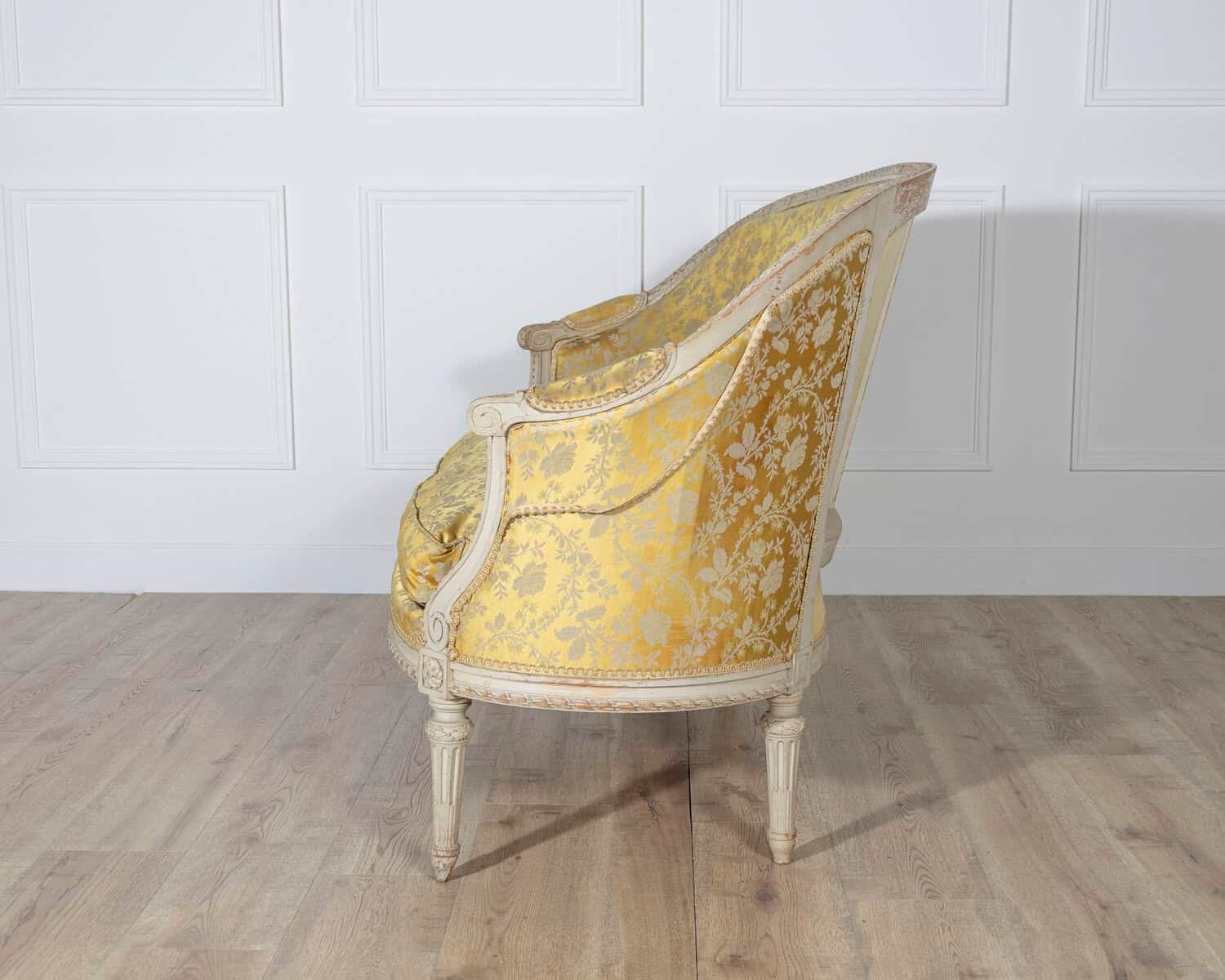 French Louis XVI Style Painted Canapé with Yellow Damask Upholstery, 20th Century - JAA