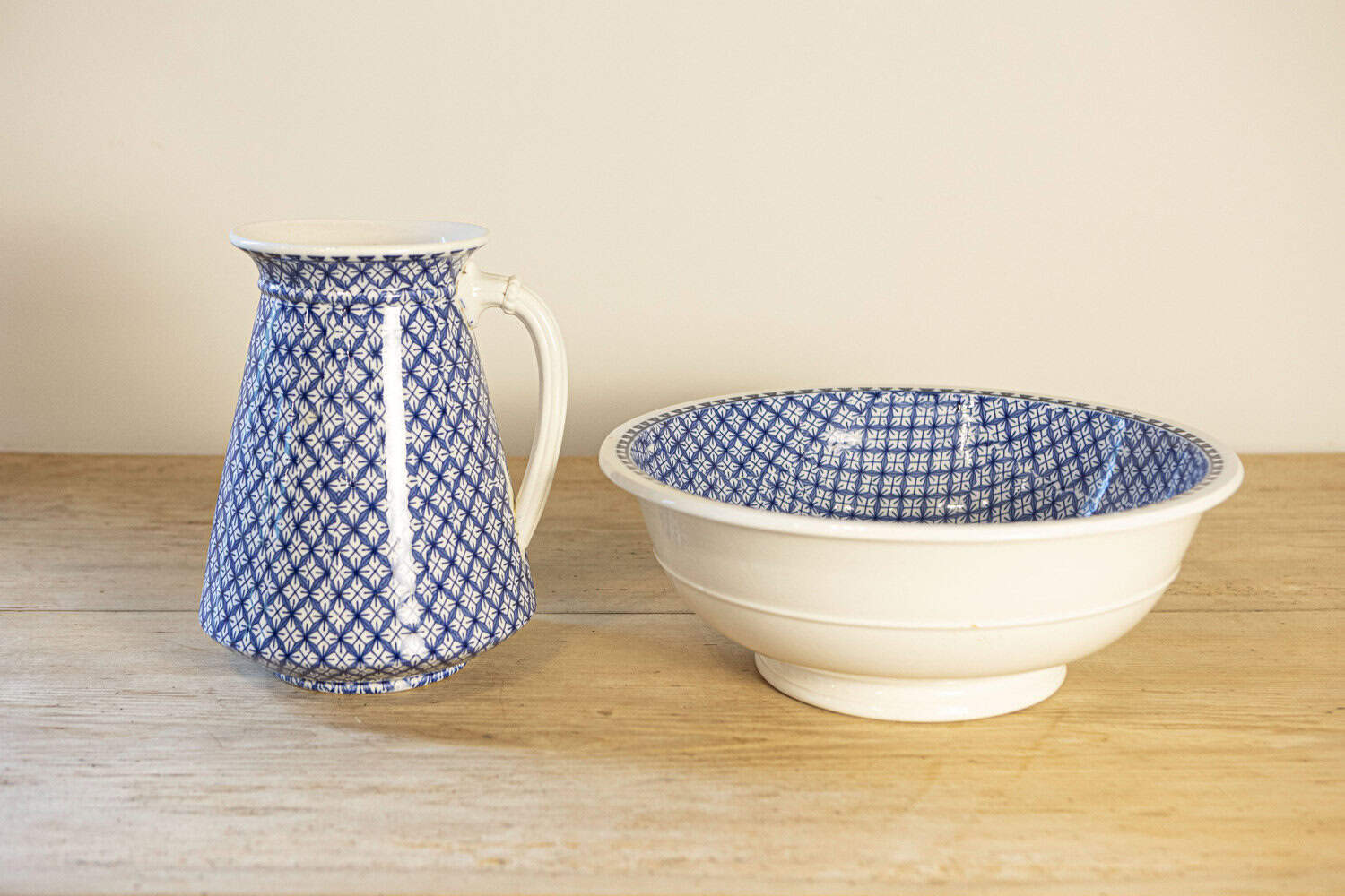 English Blue and White Brown-Westhead, Moore & Co. Valletta Pattern Washbasin - JAA