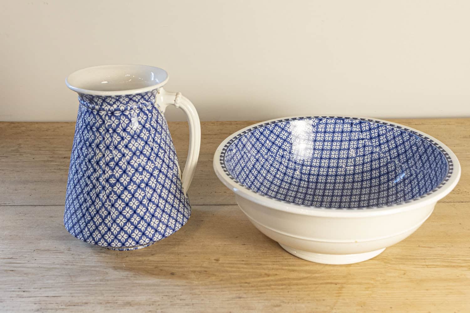 English Blue and White Brown-Westhead, Moore & Co. Valletta Pattern Washbasin - JAA