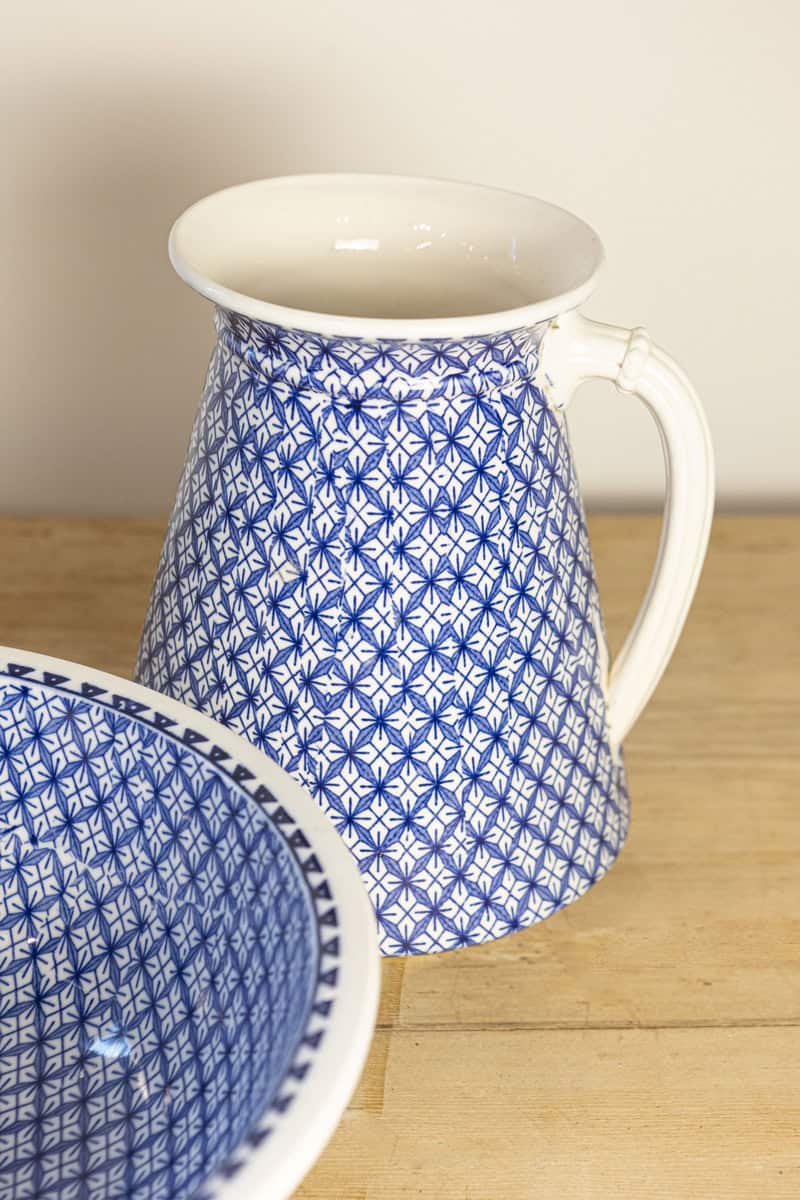 English Blue and White Brown-Westhead, Moore & Co. Valletta Pattern Washbasin - JAA