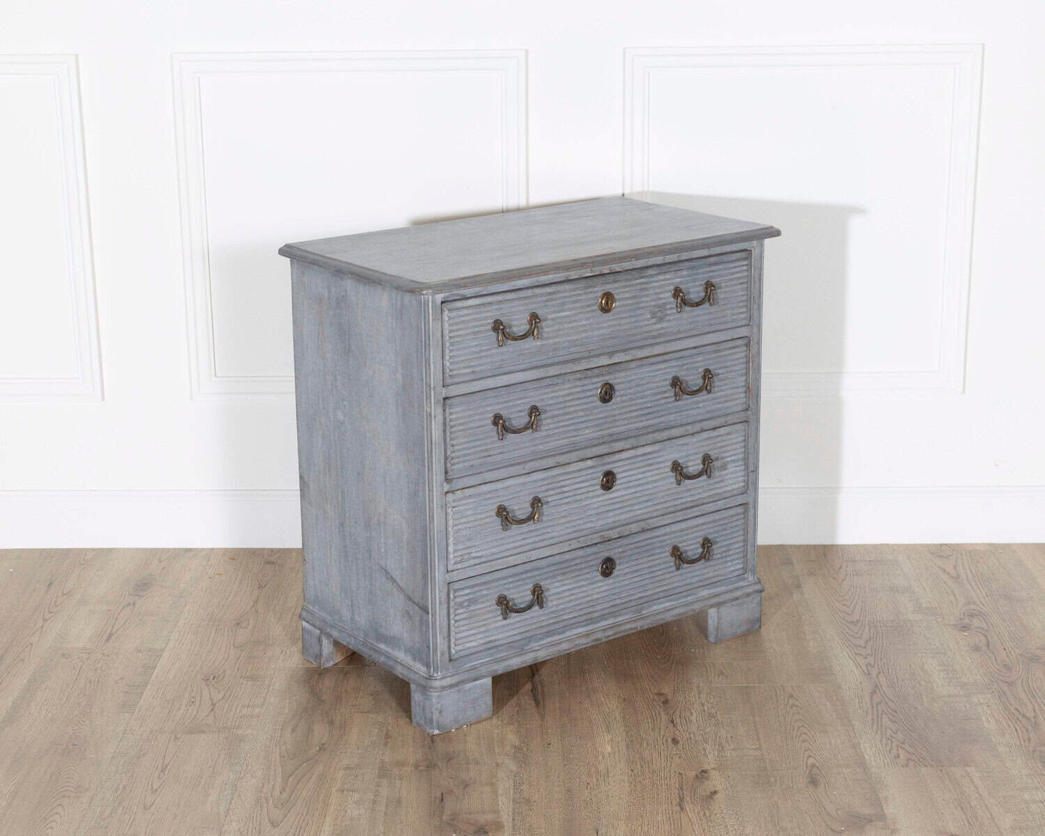 Gustavian style Chest of Drawers - JAA