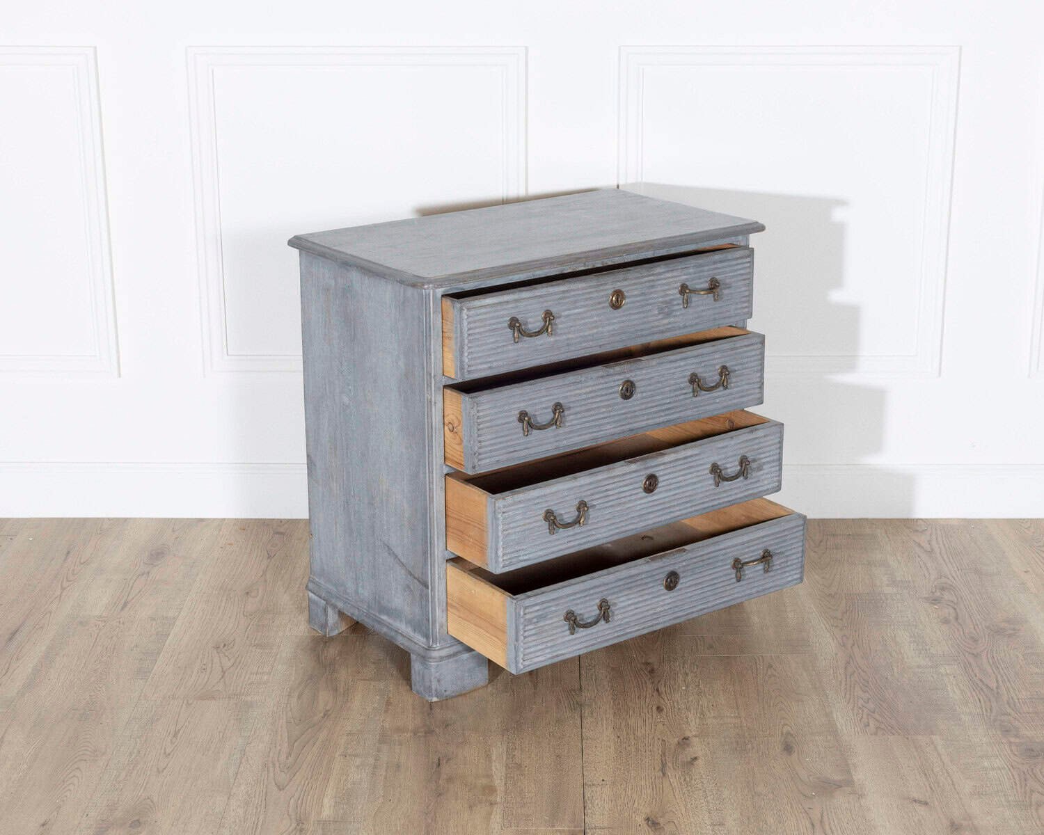 Gustavian style Chest of Drawers - JAA