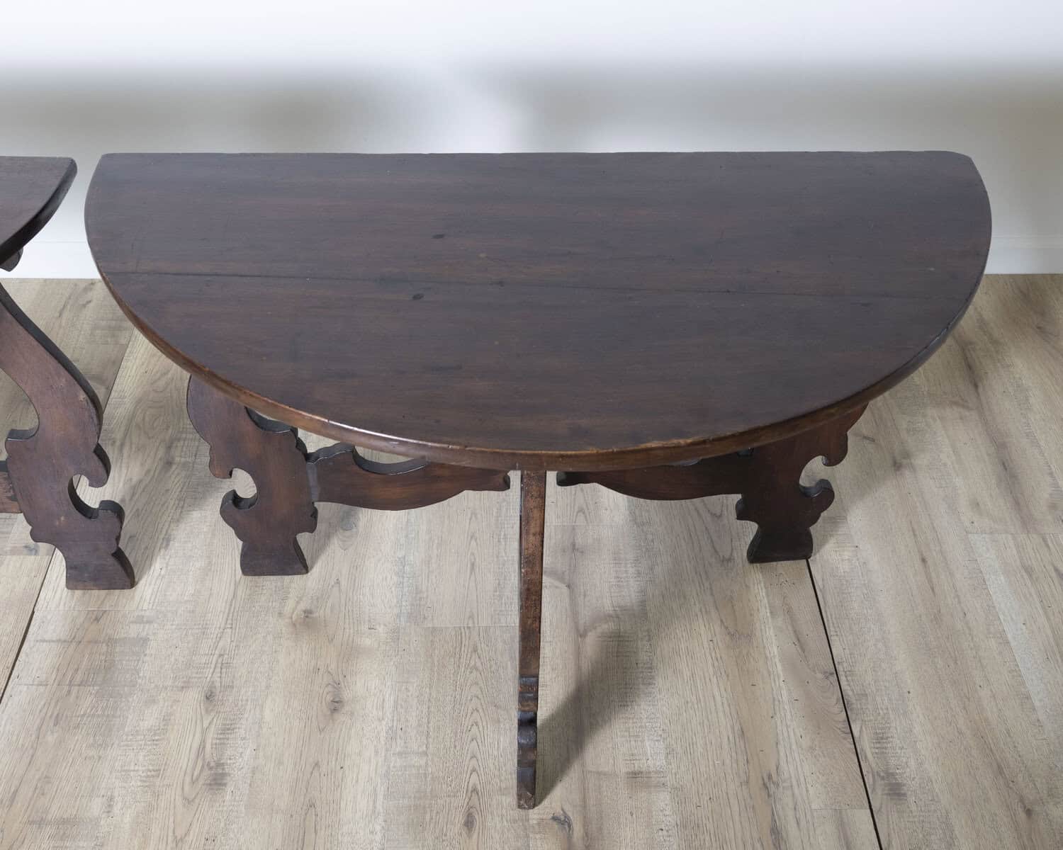 Late 17th Century Pair Of Walnut Consoles - JAA