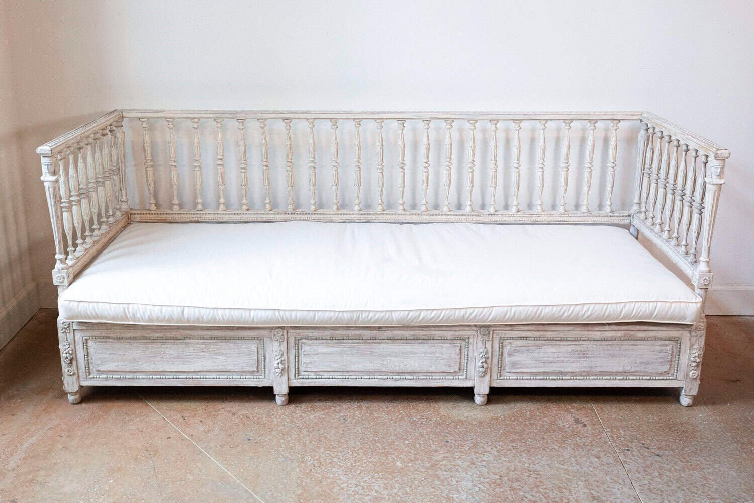 Swedish Egyptian Revival Period 1790s Painted Sofa with Carved Pharaonic Heads - JAA