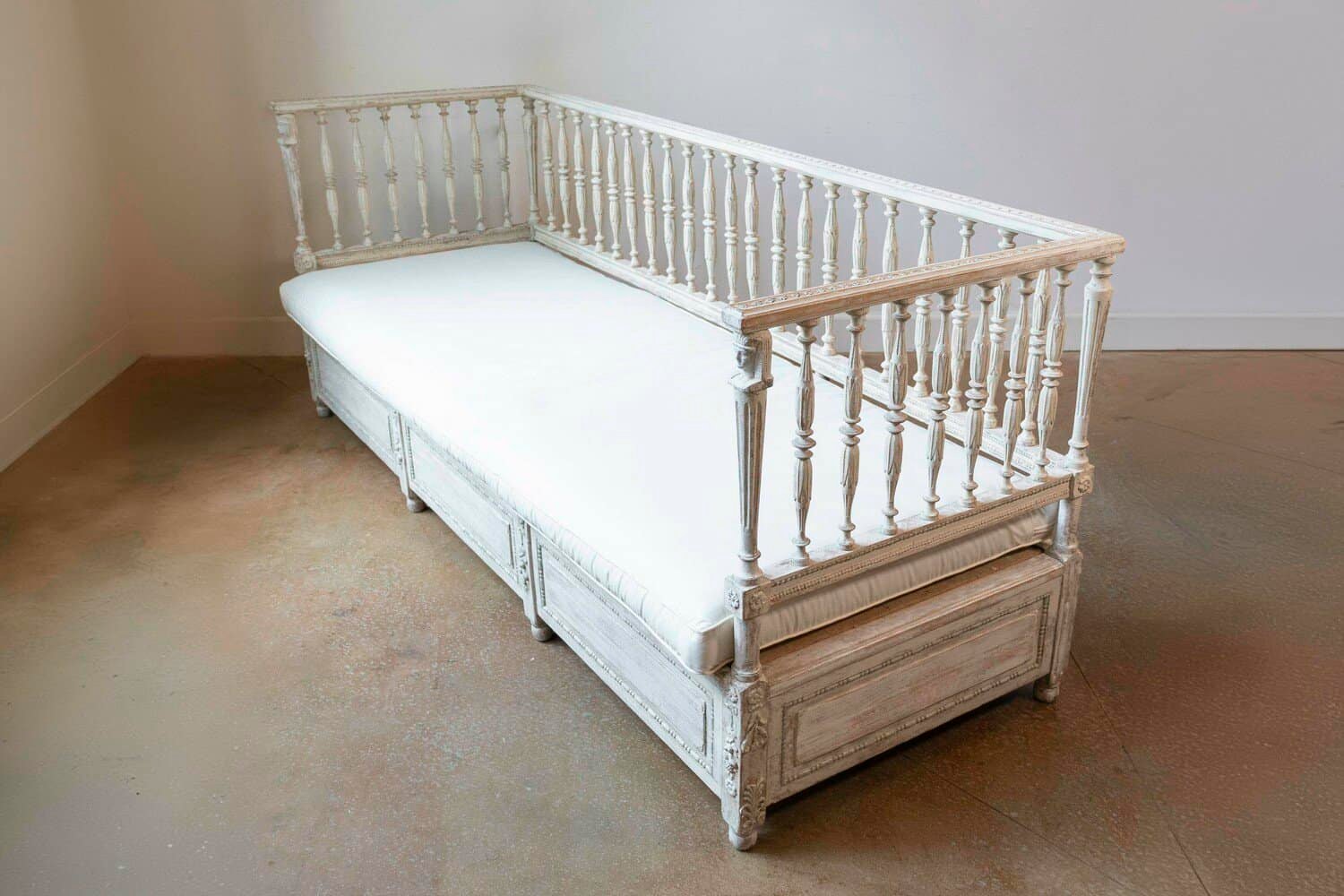 Swedish Egyptian Revival Period 1790s Painted Sofa with Carved Pharaonic Heads - JAA