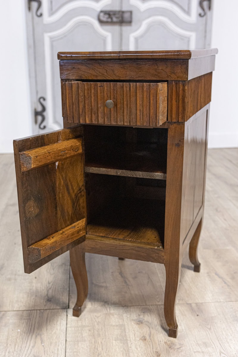 Pair of Italian 18th Century Walnut Bedside Chests with Carved Fluted Drawers - JAA