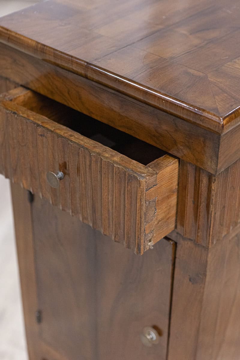 Pair of Italian 18th Century Walnut Bedside Chests with Carved Fluted Drawers - JAA