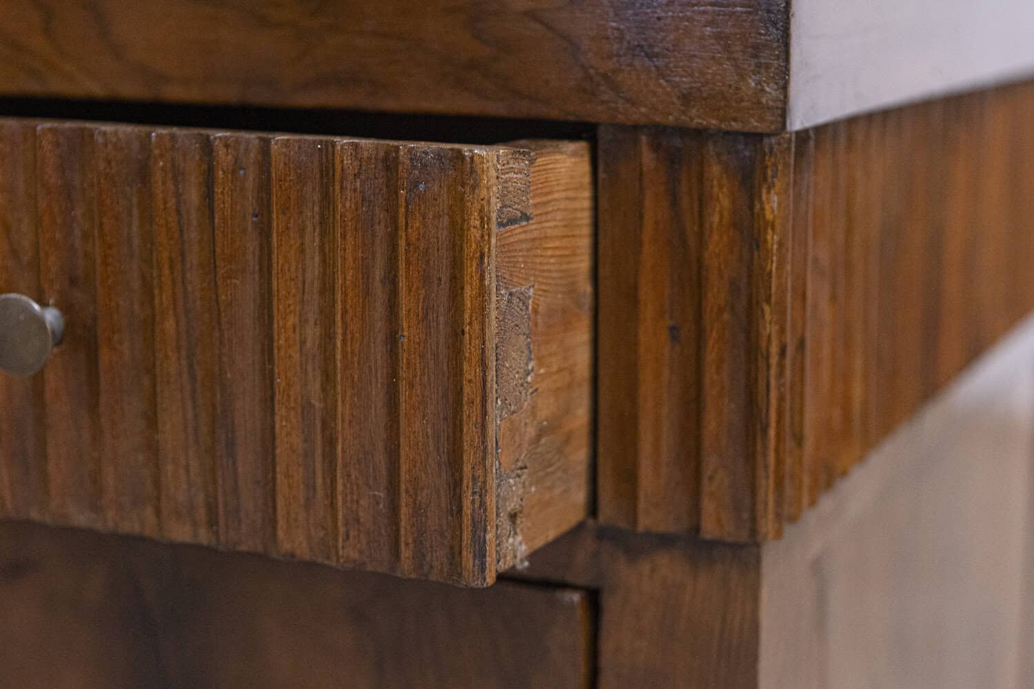 Pair of Italian 18th Century Walnut Bedside Chests with Carved Fluted Drawers - JAA