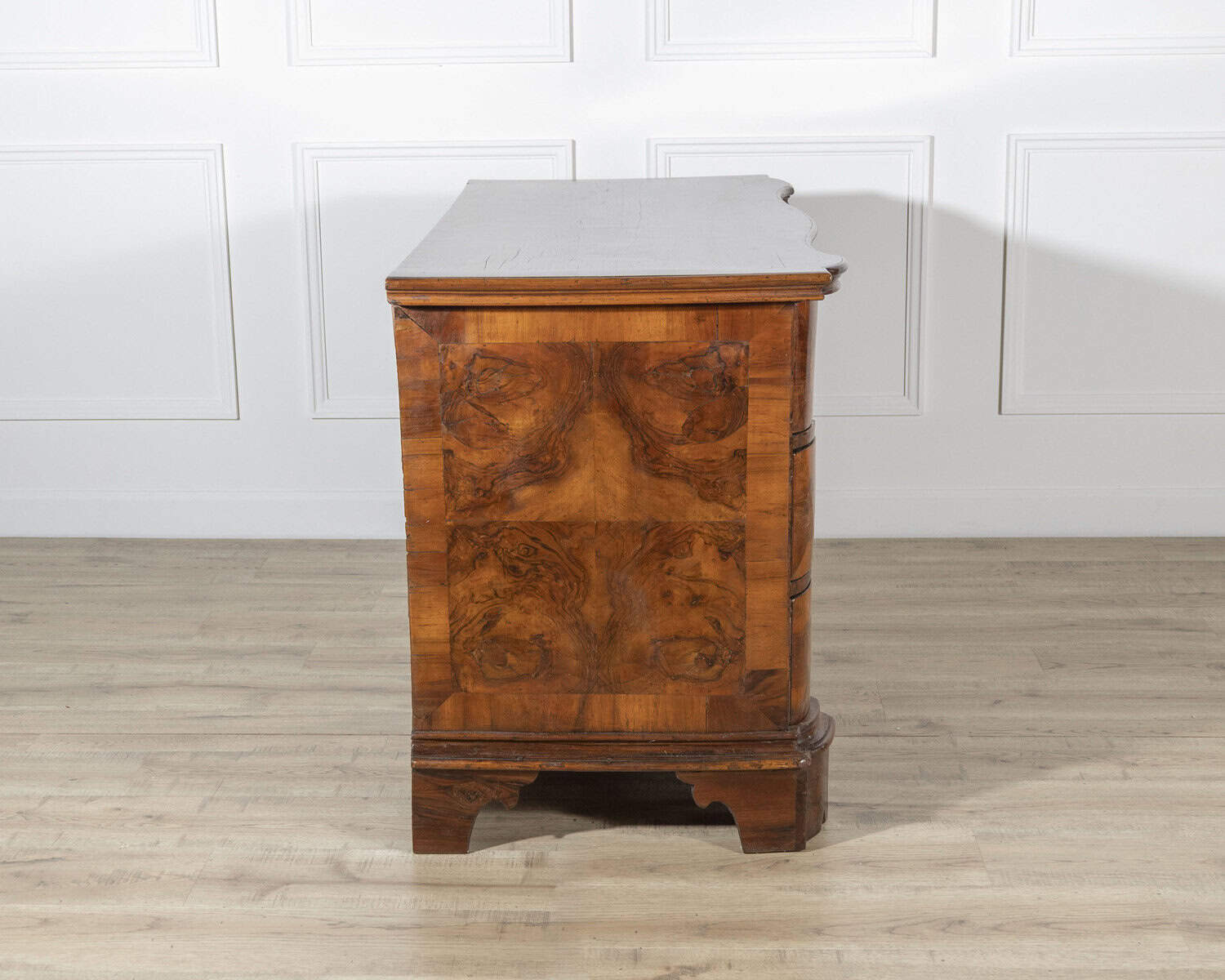 18th Century Walnut Chest Of Drawers From Verona - JAA
