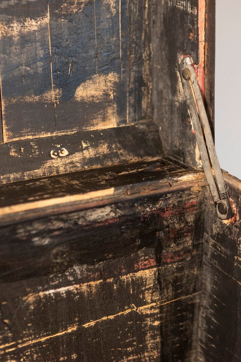 Early 20th-Century French Travel Trunk with Brass Hardware - JAA