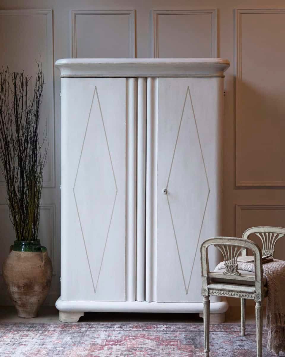 Lacquered Wardrobe With 2 Doors - JAA
