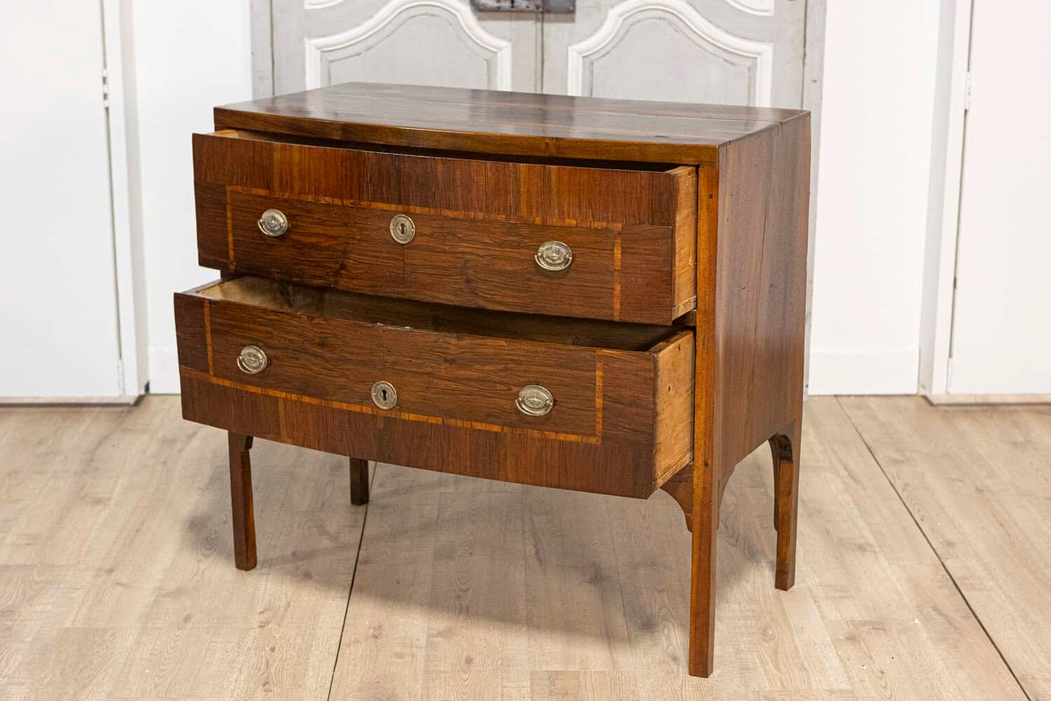 18th Century Italian Louis XVI Chest of Drawers In solid walnut and marquetry from Veneto - JAA