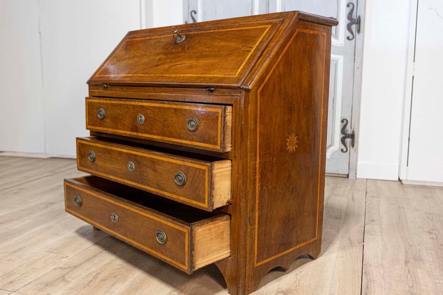 Italian 18th Century Walnut Slant-Front Secretaire with Ash Inlay and Marquetry - JAA