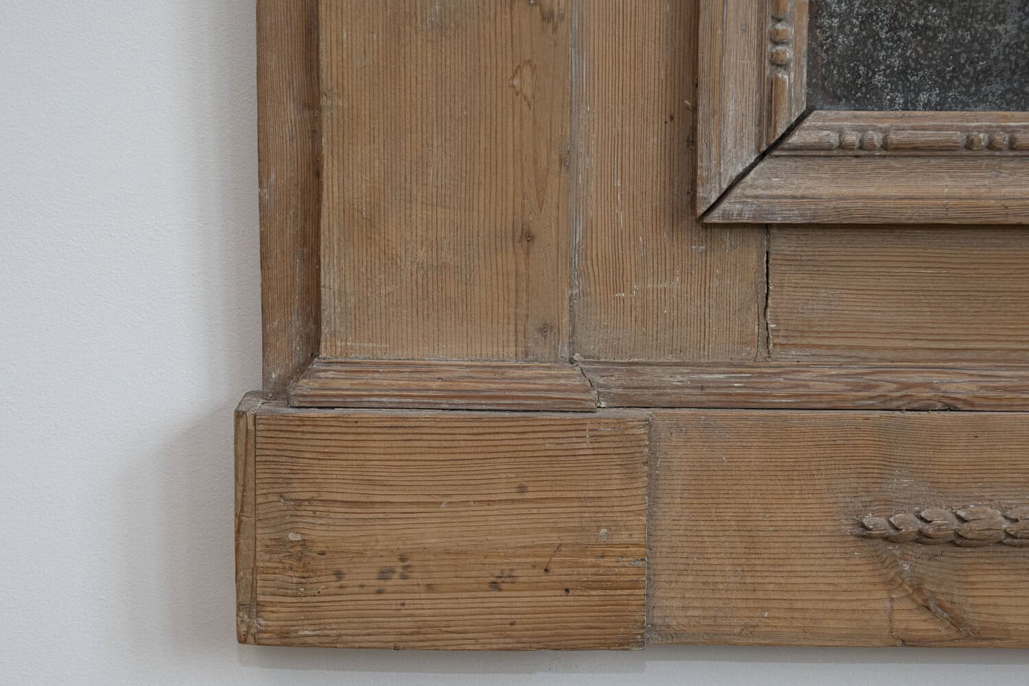 English 1780s Georgian Period Pine Mirror with Original Glass and Carved Swags - JAA