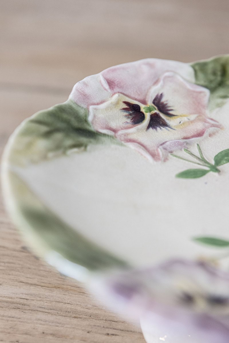 French Majolica Compote with Pansies and Scalloped Edge from the 19th Century - JAA