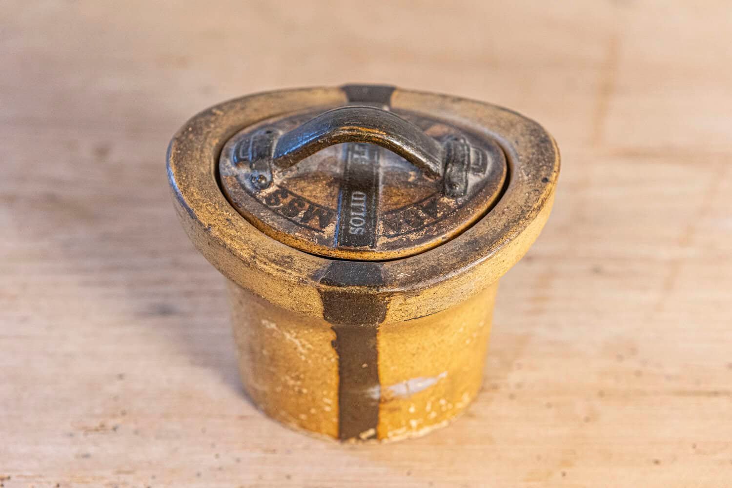 English 19th Century Pottery Container with Hat Box Shape and Petite Lid - JAA