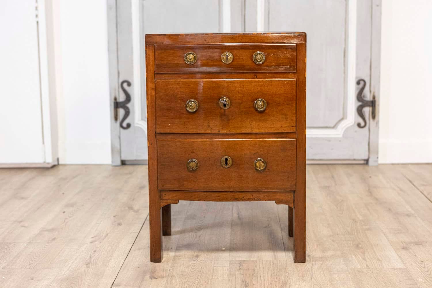 Italian Walnut Early 19th Century Three-Drawer Bedside Chest from Vicenza - JAA