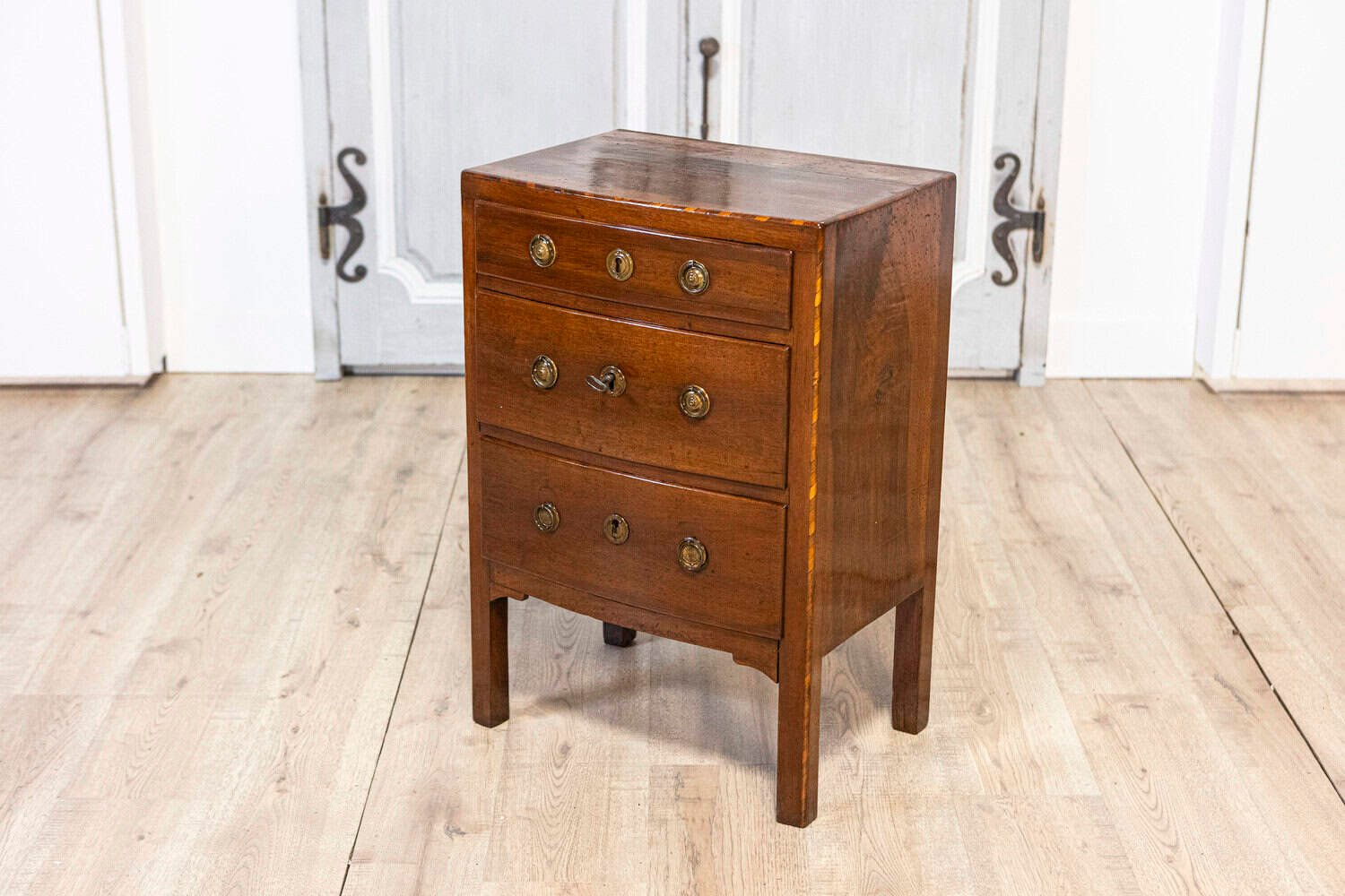 Italian Walnut Early 19th Century Three-Drawer Bedside Chest from Vicenza - JAA