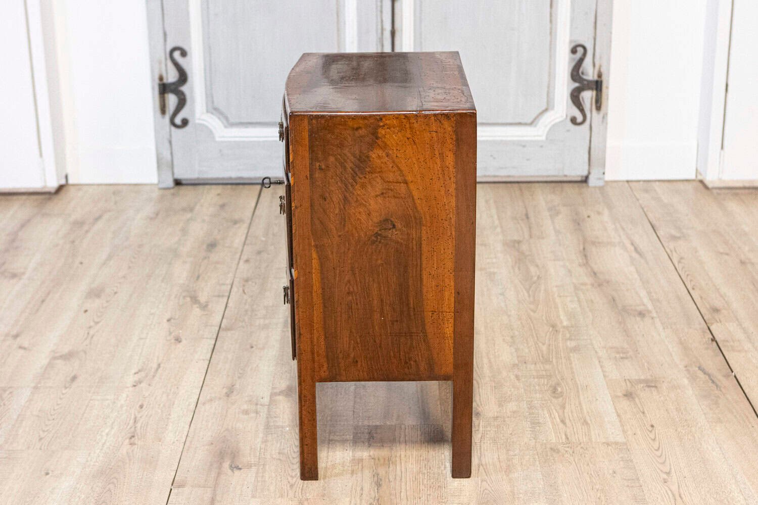 Italian Walnut Early 19th Century Three-Drawer Bedside Chest from Vicenza - JAA