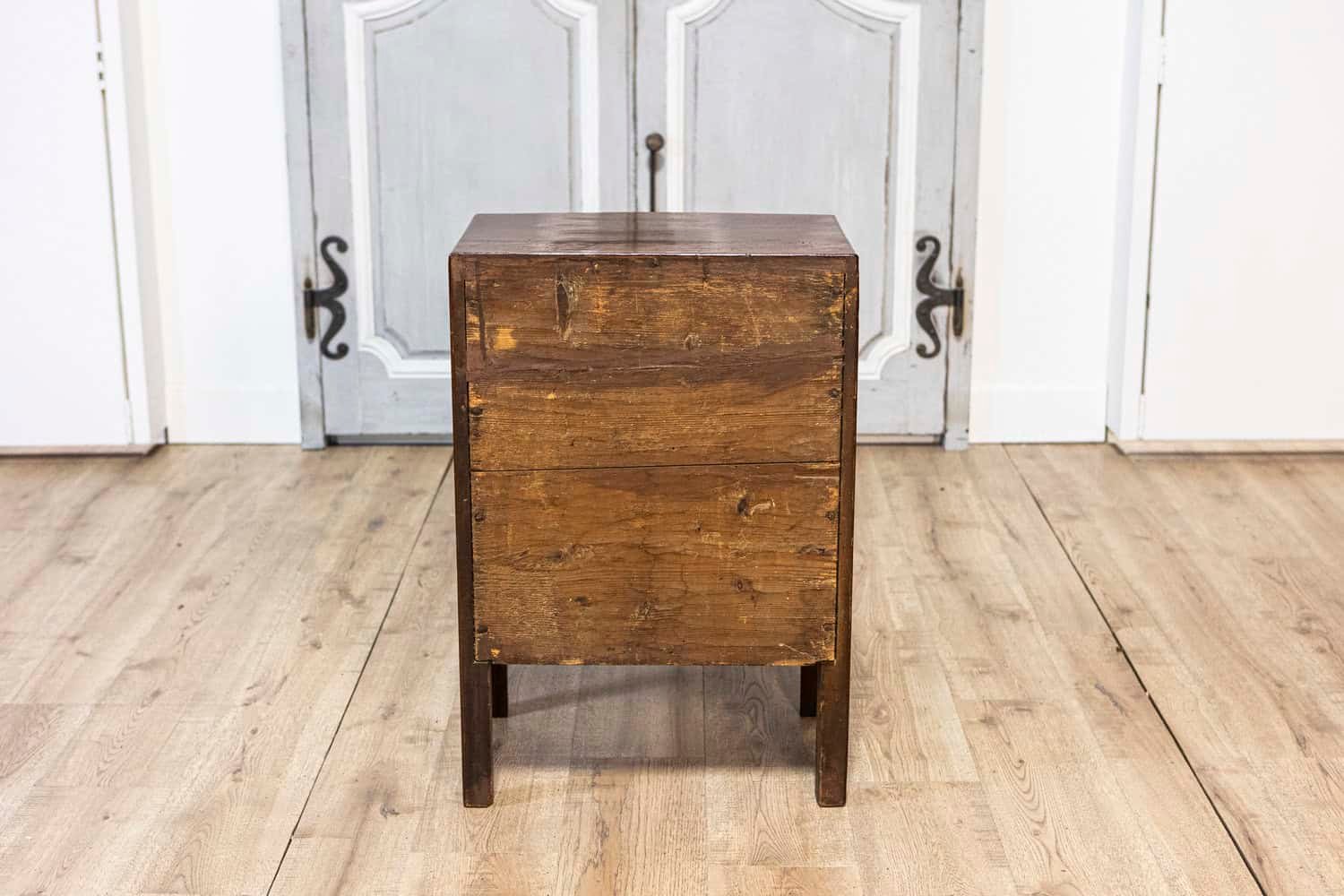 Italian Walnut Early 19th Century Three-Drawer Bedside Chest from Vicenza - JAA