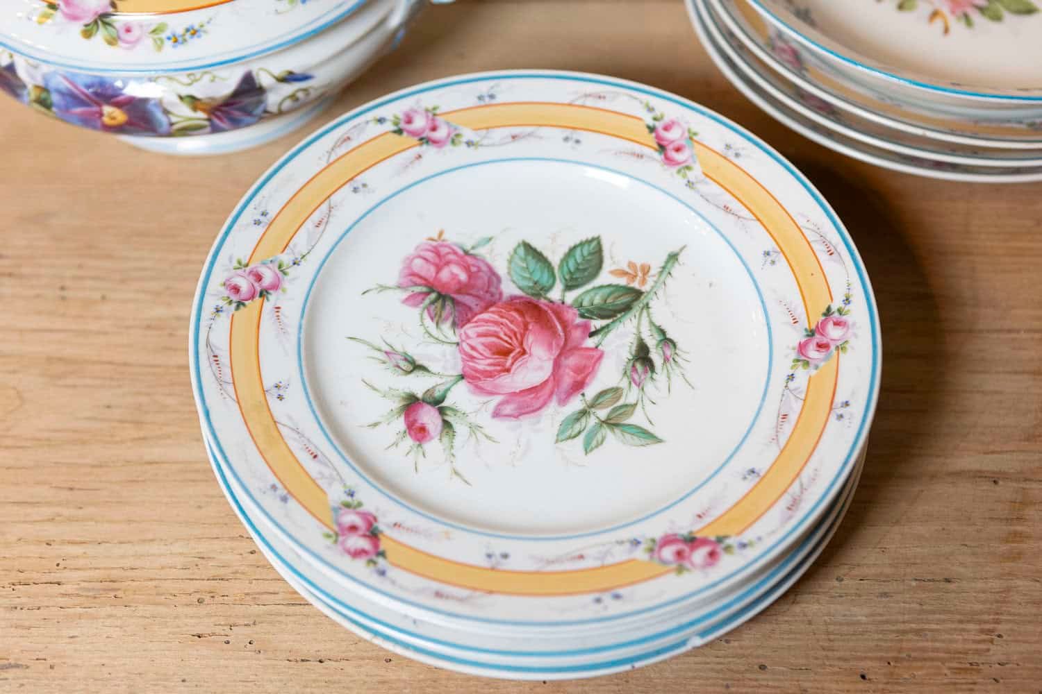 Porcelaine de Paris 19th Century Floral Dish Set with Casserole and Plates - JAA