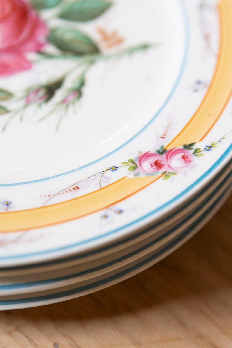 Porcelaine de Paris 19th Century Floral Dish Set with Casserole and Plates - JAA