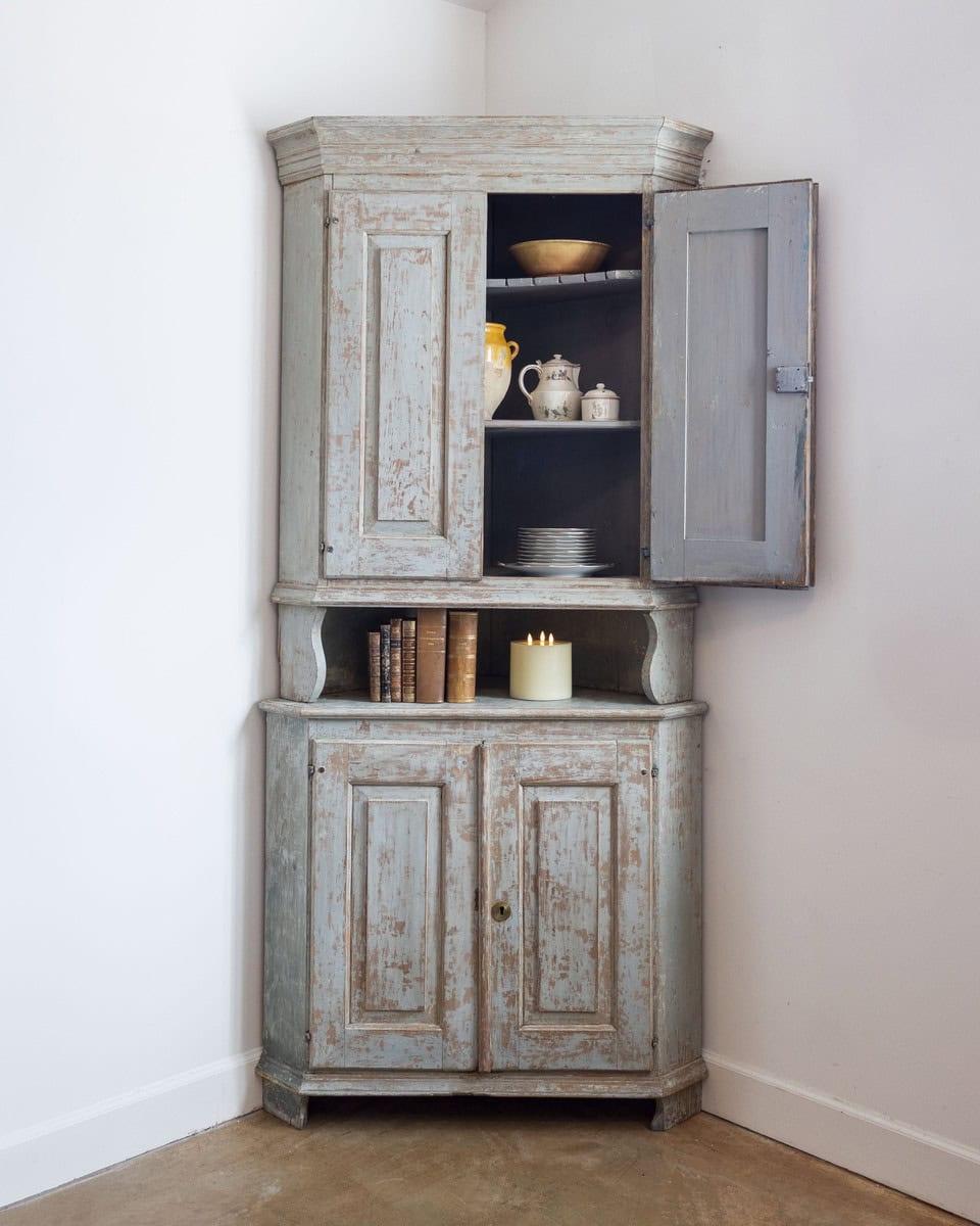 19th Century Swedish Corner Cabinet Circa 1820 - JAA