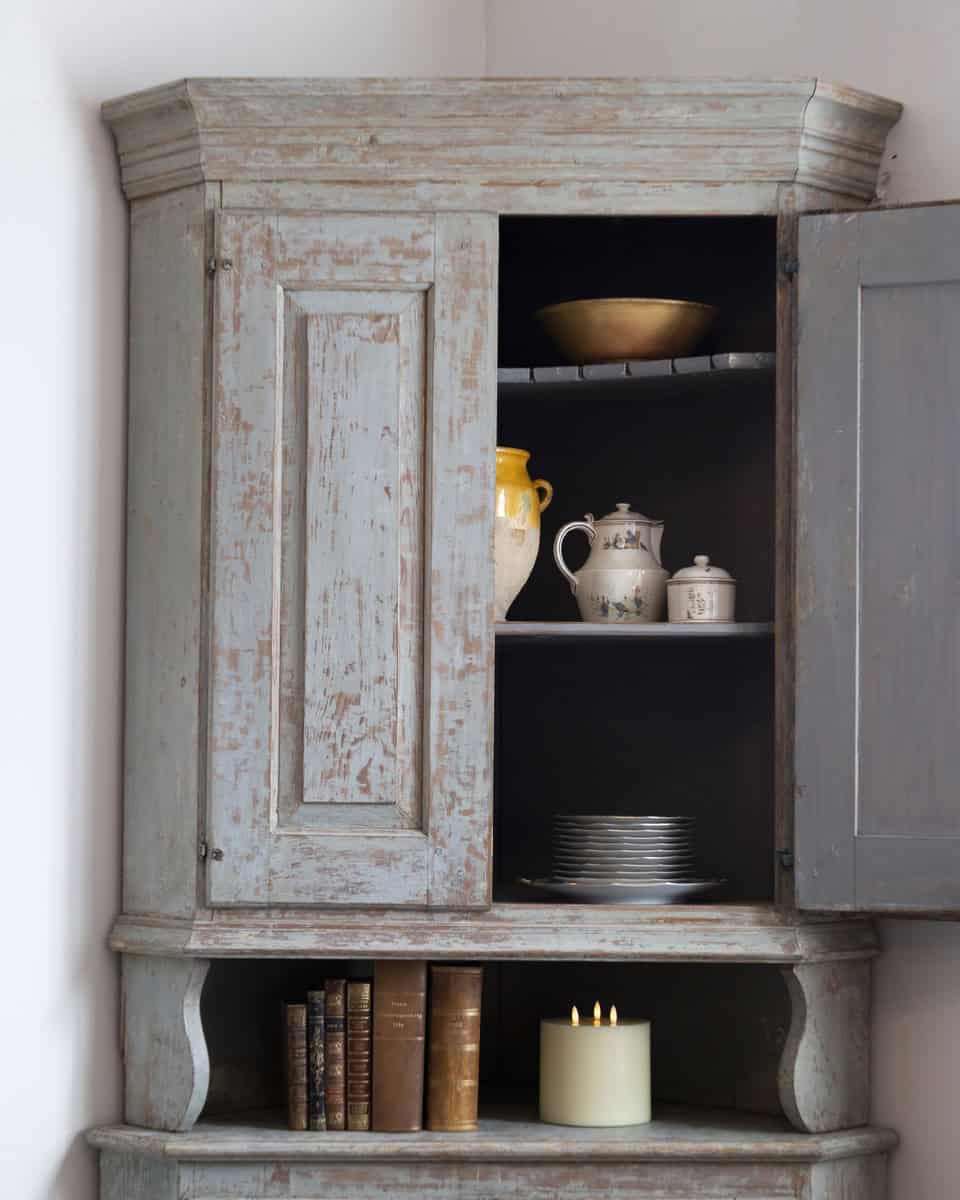19th Century Swedish Corner Cabinet Circa 1820 - JAA