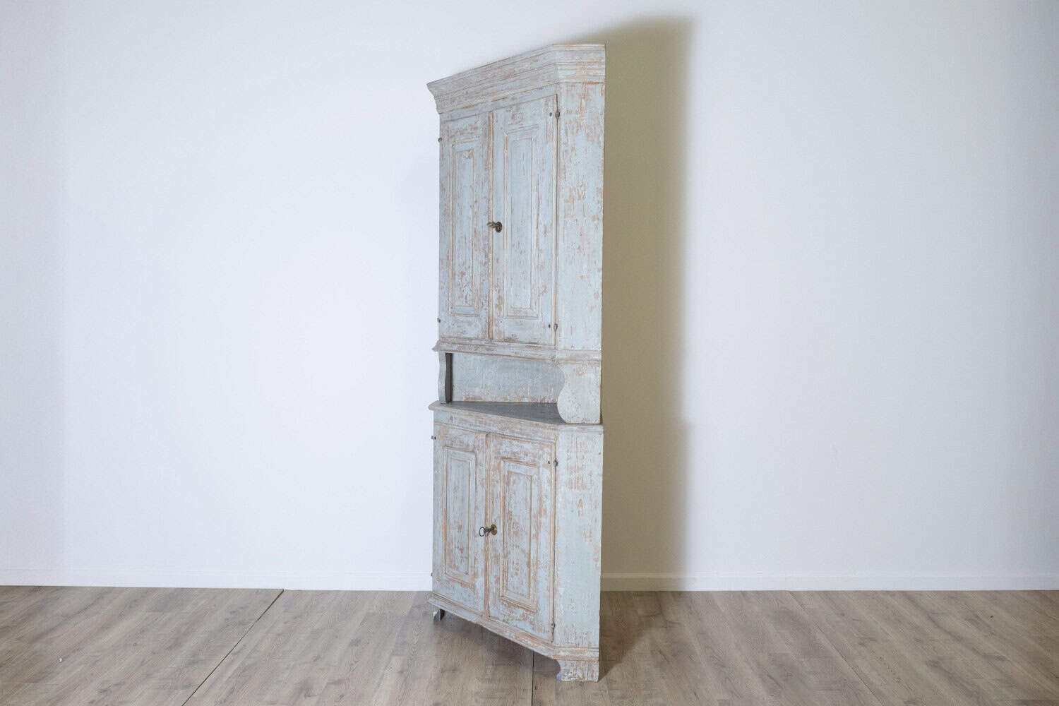 19th Century Swedish Corner Cabinet Circa 1820 - JAA