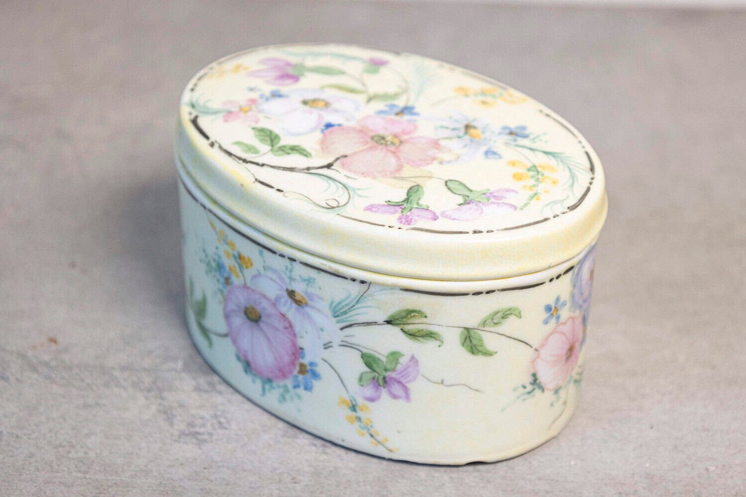 German Rosenthal Bavaria 1920s Oval Porcelain Lidded Box with Floral Décor - JAA