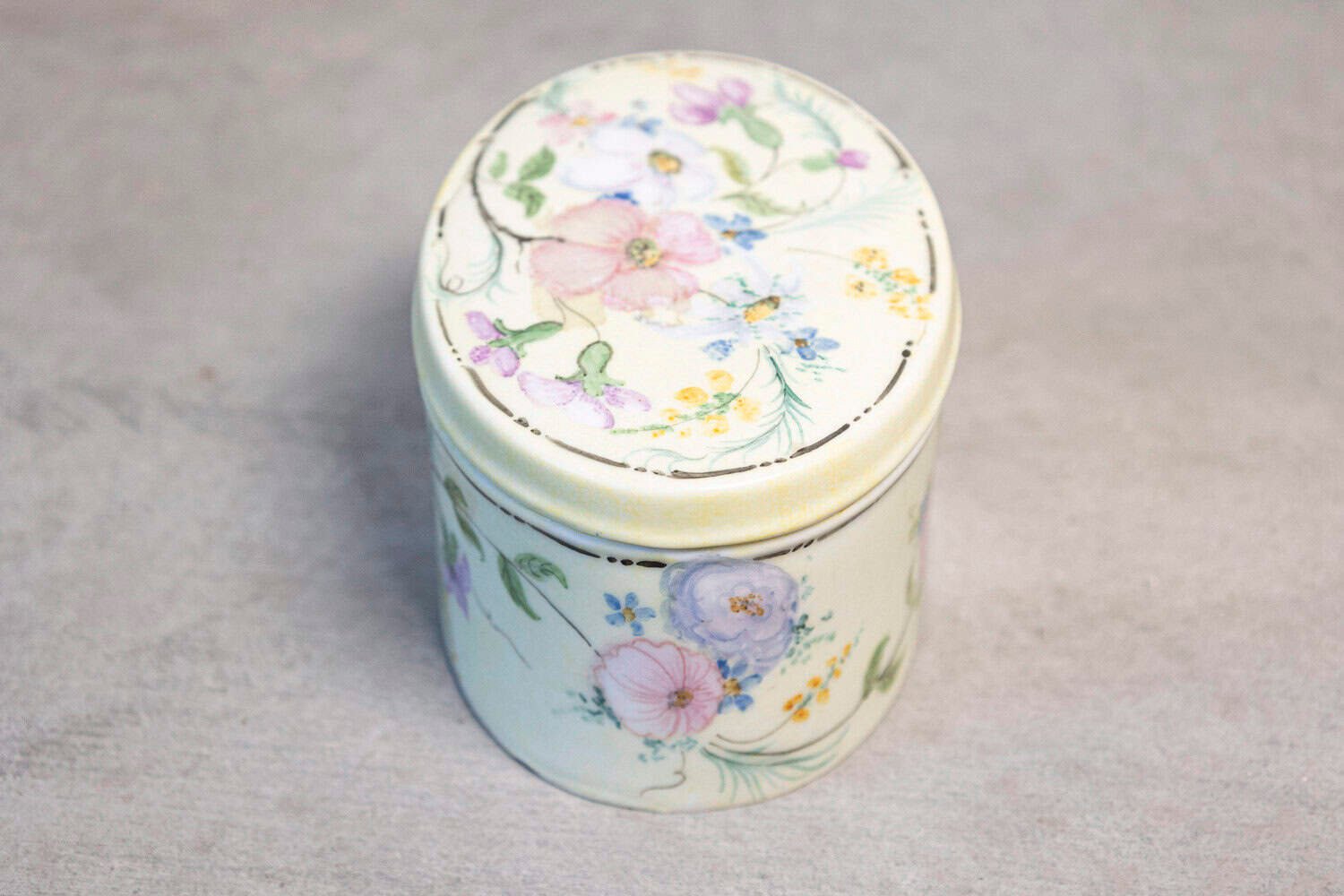 German Rosenthal Bavaria 1920s Oval Porcelain Lidded Box with Floral Décor - JAA