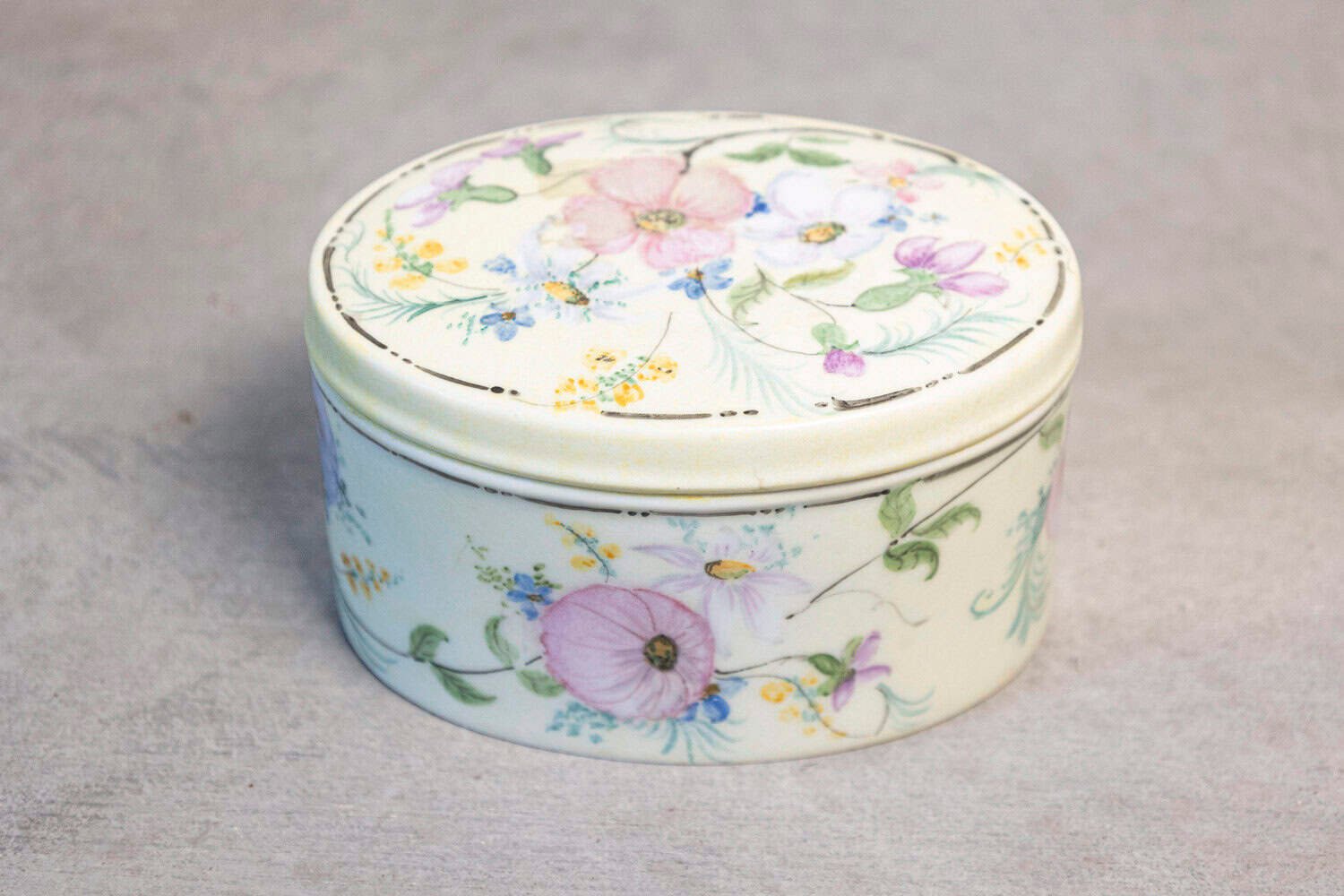 German Rosenthal Bavaria 1920s Oval Porcelain Lidded Box with Floral Décor - JAA