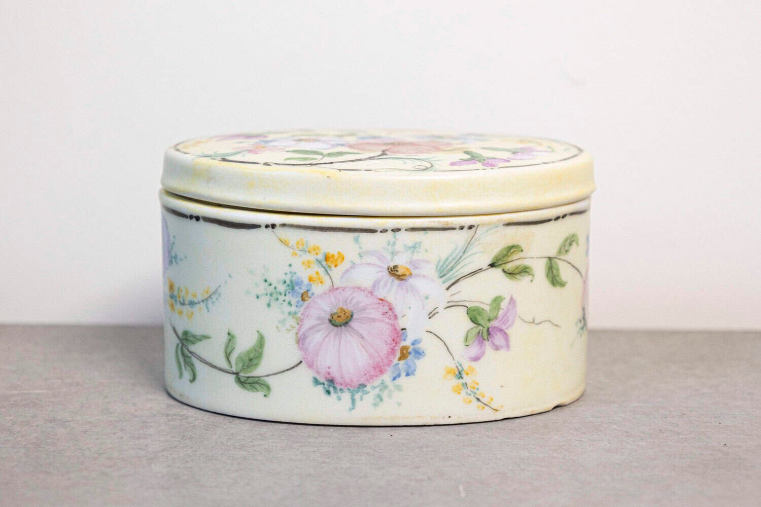 German Rosenthal Bavaria 1920s Oval Porcelain Lidded Box with Floral Décor - JAA