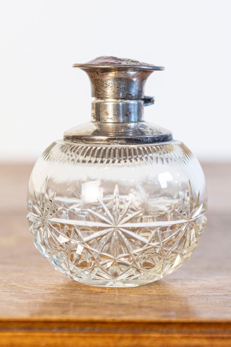 English Victorian Crystal Toiletry Bottle with Silver Lid from the 19th Century - JAA