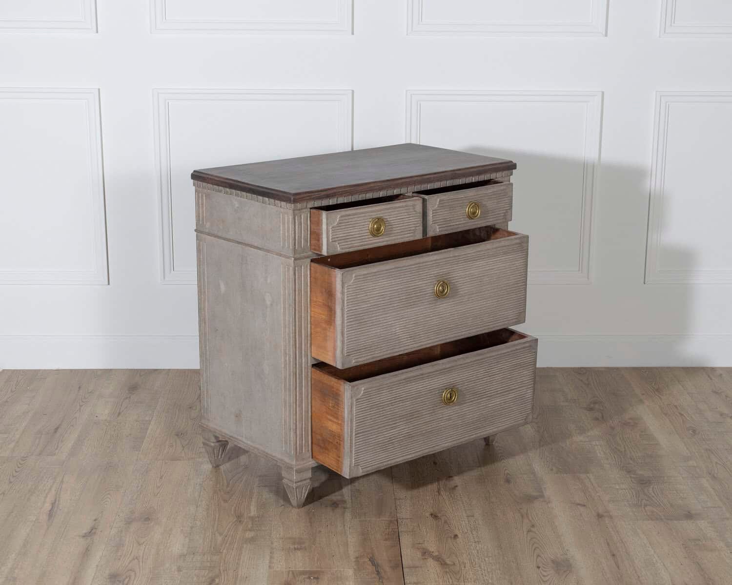 Swedish Gustavian Painted Chest of Drawers, circa 19th Century - JAA