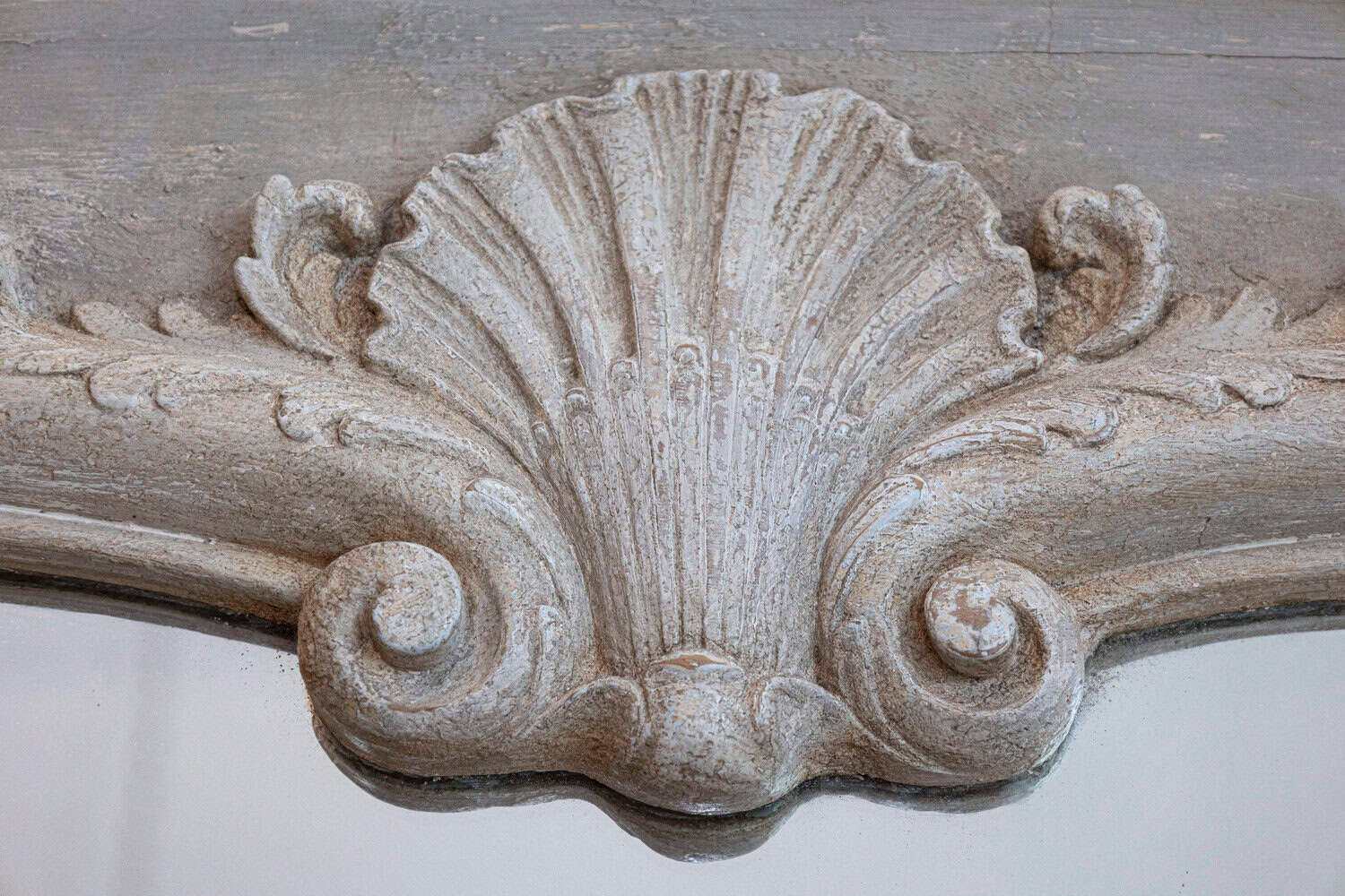 Pair of French Louis XV Style 1890s Painted Wood Horizontal Shell-Carved Mirrors - JAA