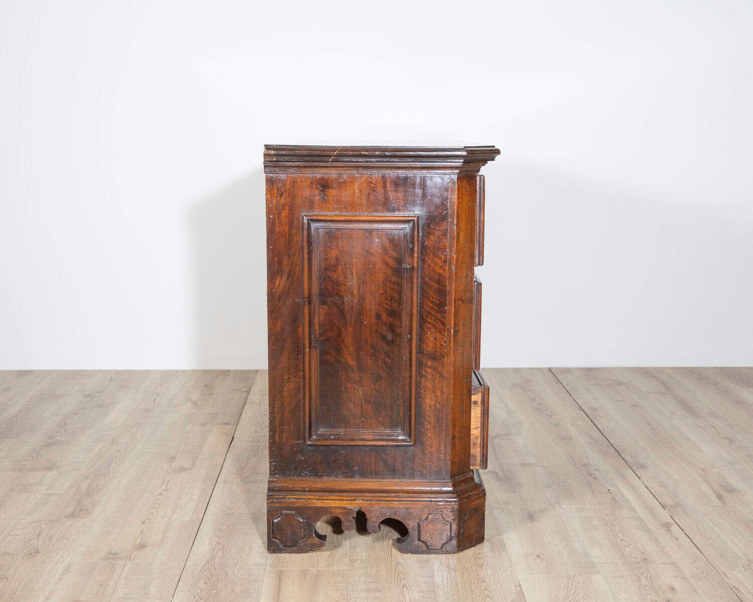 17th-century Emilian Chest Of Drawers In Solid Walnut - JAA
