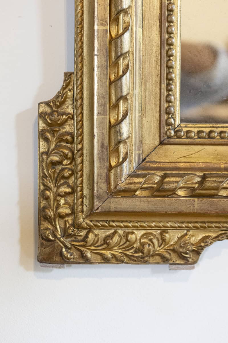 French Napoléon III 1870s Carved Giltwood Mirror with Hunting Trophy Crest - JAA