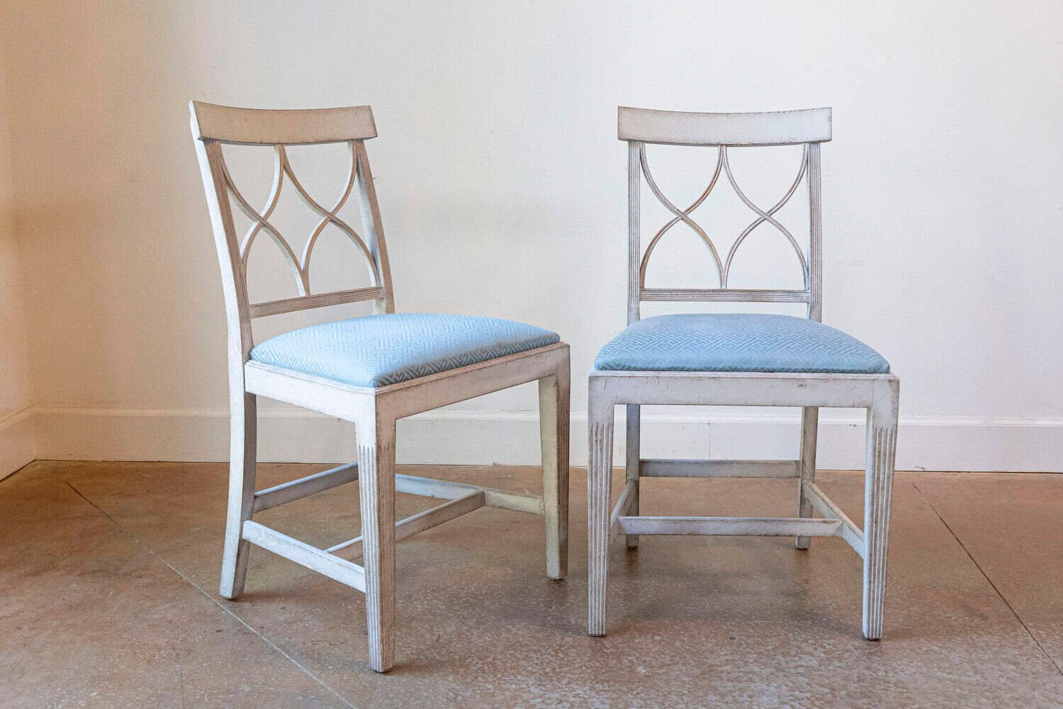 Set of 6 remaining Swedish 1900s Painted Dining Room Chairs with Sinuous Pierced Motifs - JAA